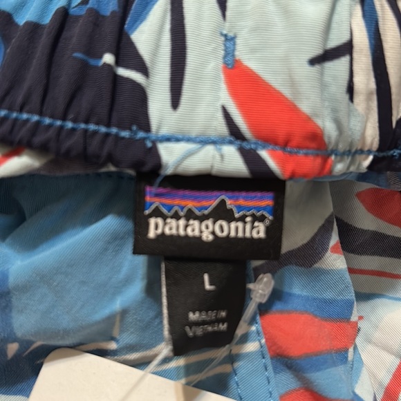 NWT Patagonia Barely Baggies Shorts 2 1/2”-Wild Paradise Catalyst Blue-Large - Picture 3 of 4